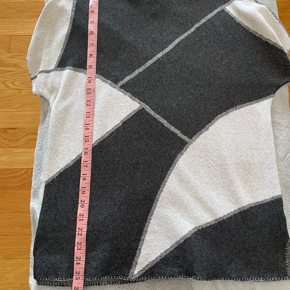 Piece of Cloth Short Sleeve Sweater - Picture 7 of 11